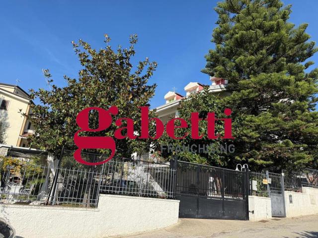 Villa Indipendente in vendita a Caserta, Campania