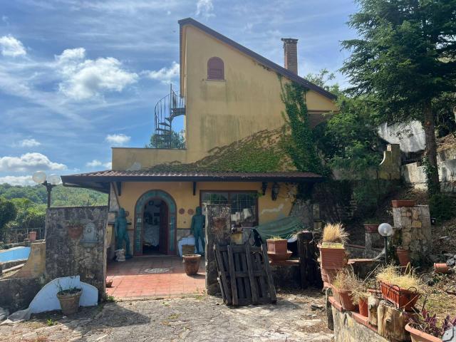 Villa Indipendente in vendita a Caserta, Campania