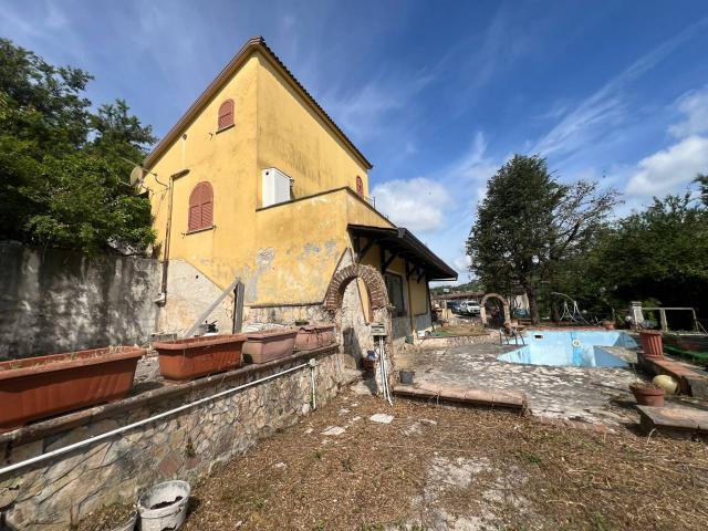 Villa Indipendente in vendita a Caserta, Campania