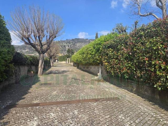 Villa Indipendente in vendita a Mezzano, Caserta
