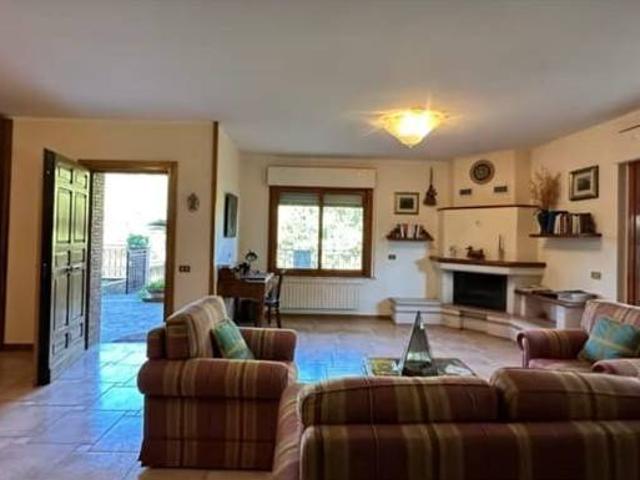 Villa Indipendente in vendita a Mezzano, Caserta