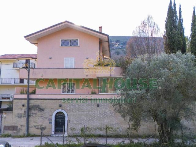 Villa Indipendente in vendita a Briano, Caserta