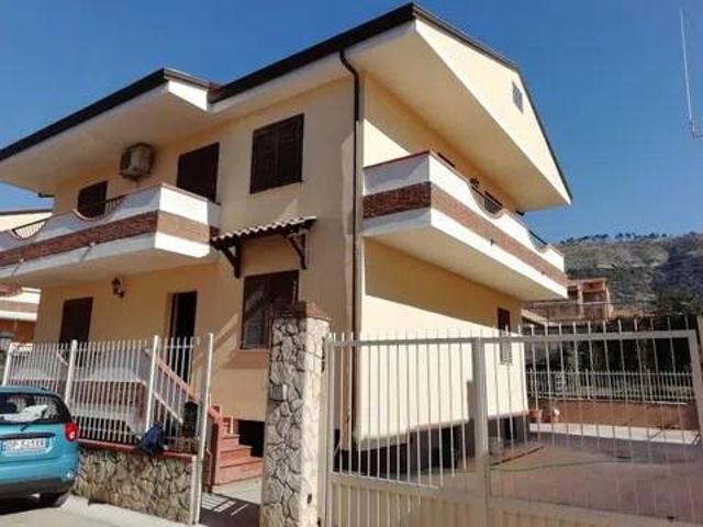 Villa Indipendente in vendita a Petrarelle, Caserta