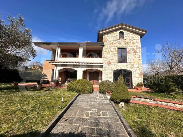 Villa Indipendente in vendita a Caserta, Campania