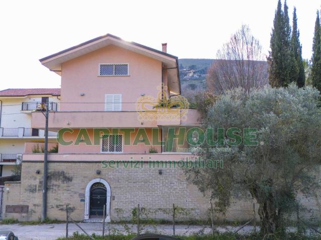 Villa Indipendente in vendita a Caserta, Campania