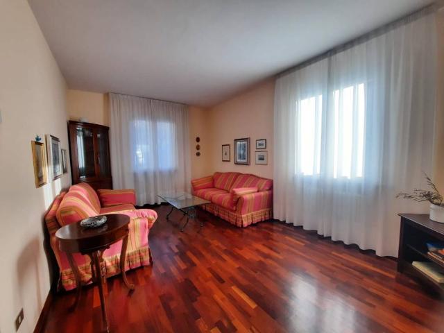 Villa Indipendente in vendita a Appennino Reggiano, Re