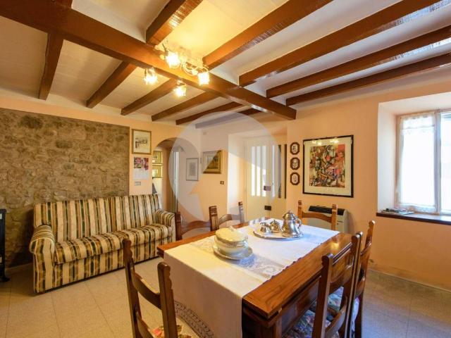 Villa Indipendente in vendita a Appennino Reggiano, Re