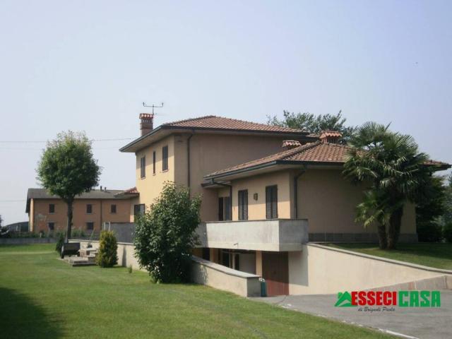 Villa Indipendente in vendita a Casirate D'adda, Lombardia
