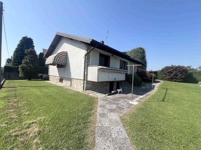 Villa Indipendente in vendita a Casirate D'adda, Lombardia
