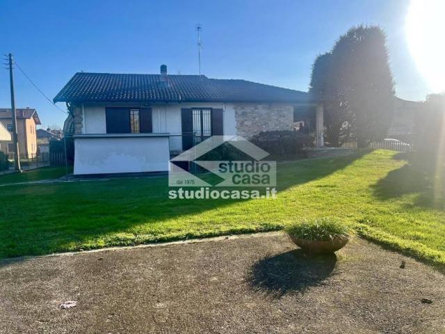 Villa Indipendente in vendita a Casirate D'adda, Lombardia