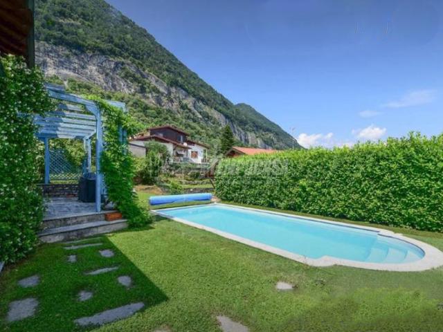 Villa Indipendente in vendita a Caslino D'erba, Lombardia