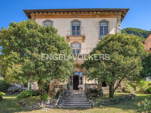 Villa Indipendente in vendita a Caslino D'erba, Lombardia