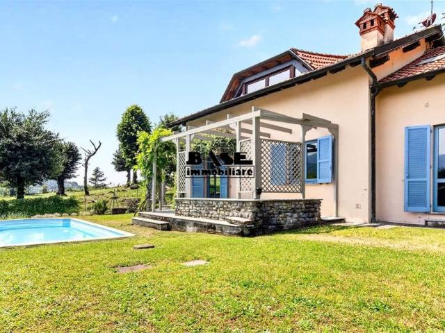 Villa Indipendente in vendita a Caslino D'erba, Lombardia