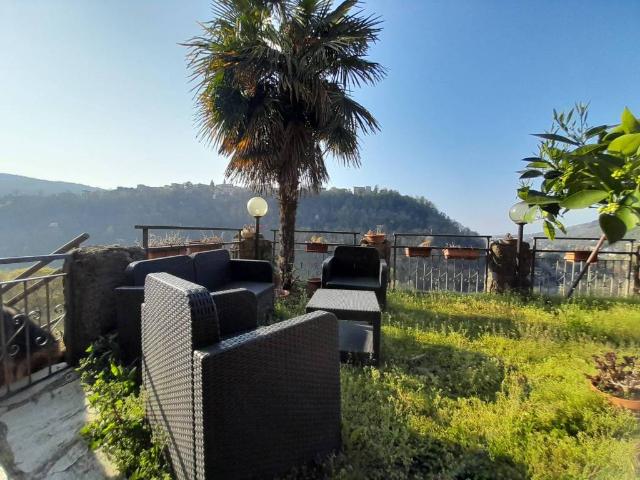 Villa Indipendente in vendita a Caslino D'erba, Lombardia