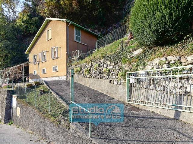 Villa Indipendente in vendita a Caslino D'erba, Lombardia
