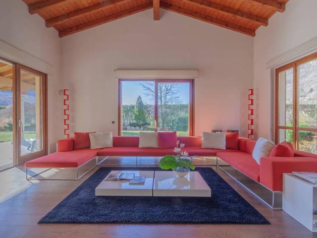 Villa Indipendente in vendita a Caslino D'erba, Lombardia