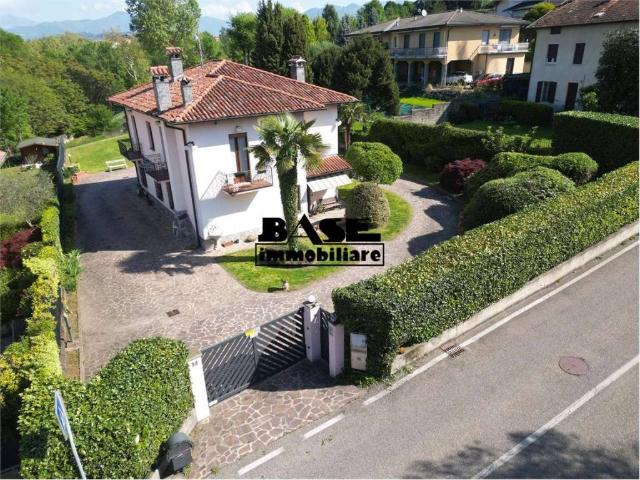 Villa Indipendente in vendita a Casnate con Bernate, Casnate