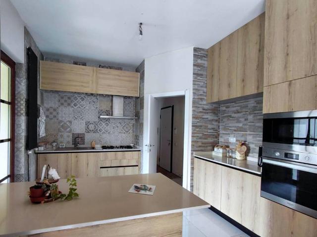 Villa Indipendente in vendita a Casnate con Bernate, Casnate