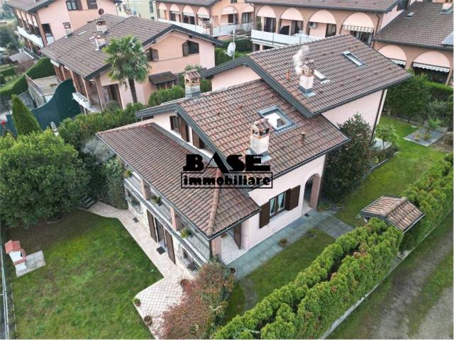 Villa Indipendente in vendita a Casnate, Casnate con Bernate