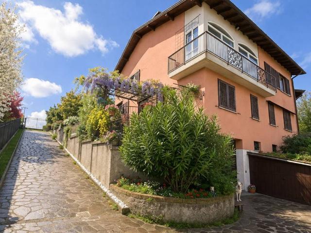 Villa Indipendente in vendita a Casnate con Bernate, Lombardia