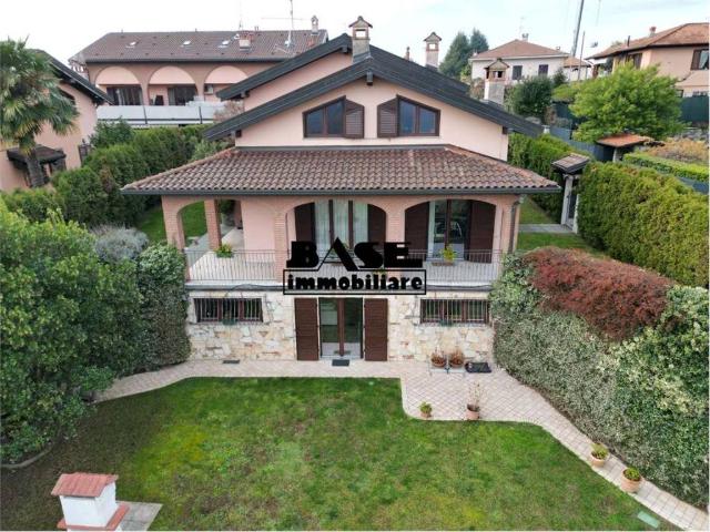 Villa Indipendente in vendita a Casnate con Bernate, Casnate