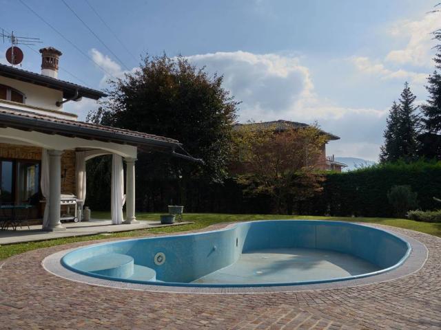 Villa Indipendente in vendita a Serio, Casnigo