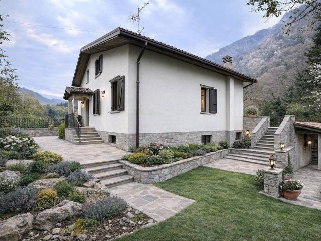 Villa Indipendente in vendita a Mele, Casnigo