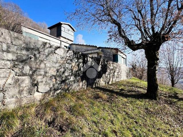 Villa Indipendente in vendita a Casnigo, Lombardia