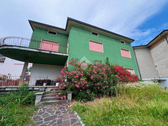 Villa Indipendente in vendita a Casnigo, Lombardia