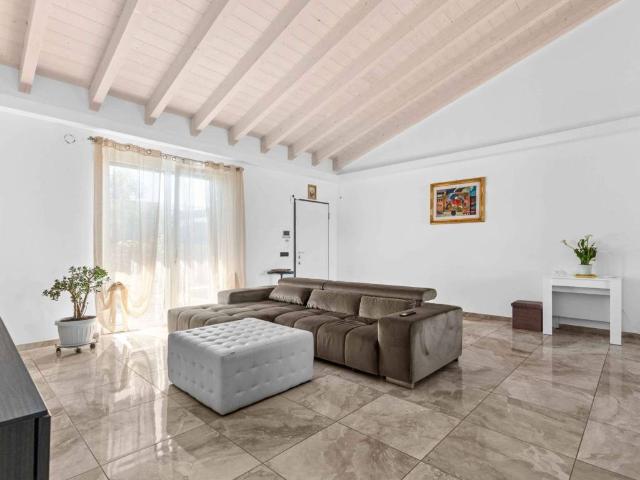 Villa Indipendente in vendita a Casorate Primo, Lombardia