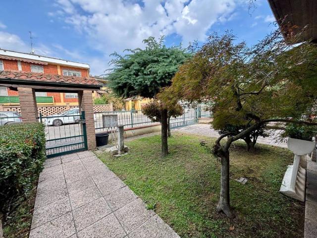 Villa Indipendente in vendita a Casorate Primo, Pavia