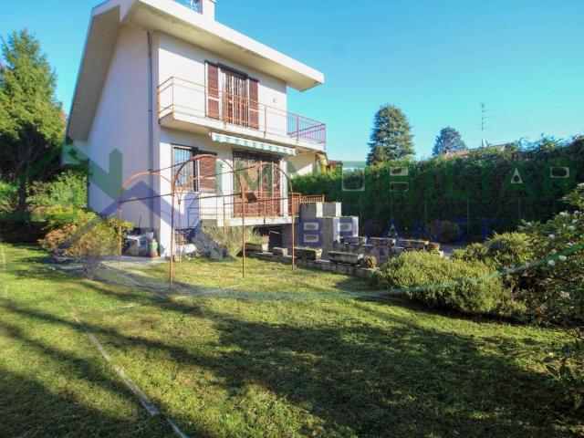 Villa Indipendente in vendita a Casorate Sempione, Lombardia