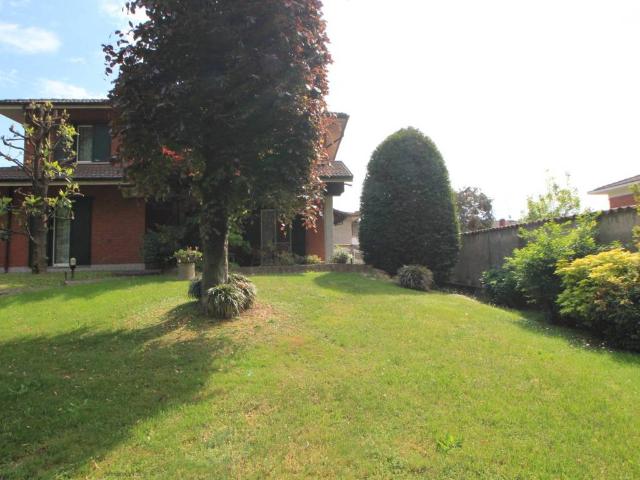 Villa Indipendente in vendita a Casorezzo, Lombardia