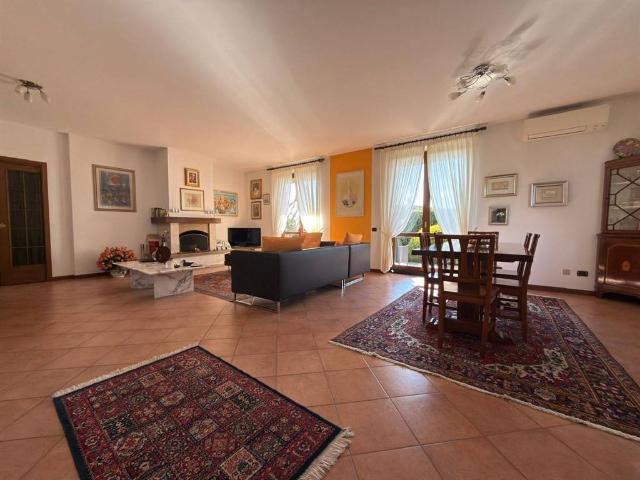 Villa Indipendente in vendita a Cascina Monella, Casorezzo
