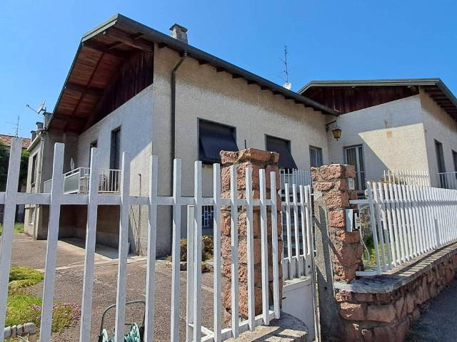Villa Indipendente in vendita a Casorezzo, Lombardia