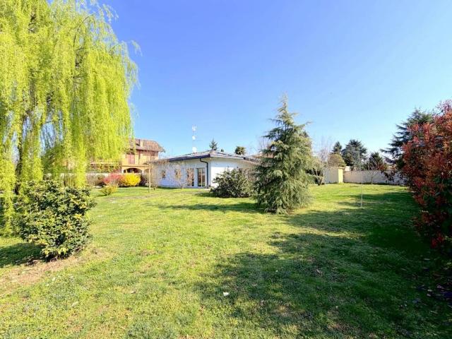 Villa Indipendente in vendita a Cascina Monella, Casorezzo