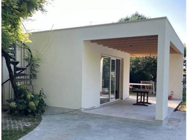 Villa Indipendente in vendita a Casorezzo, Lombardia