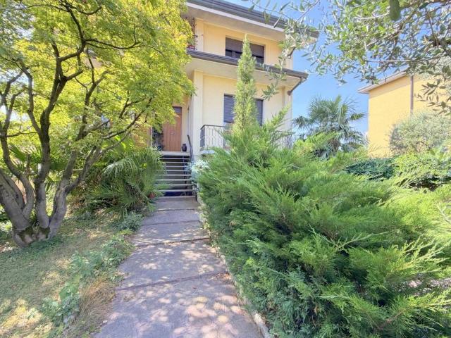 Villa Indipendente in vendita a Casorezzo, Lombardia