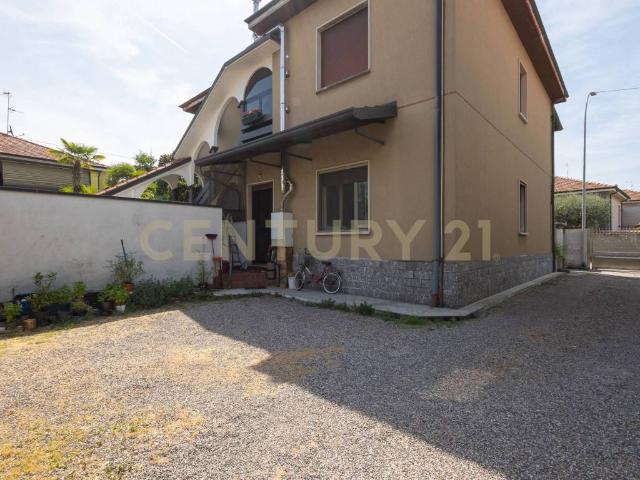 Villa Indipendente in vendita a Cascina Monella, Casorezzo