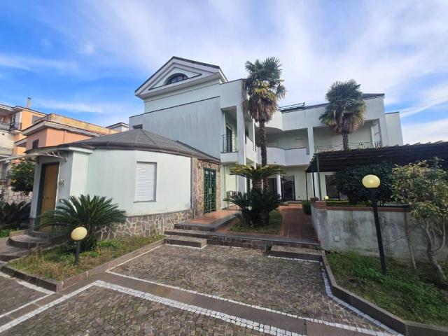 Villa Indipendente in vendita a Casoria, Campania