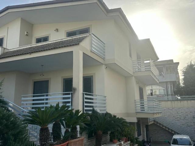Villa Indipendente in vendita a Cittadella di Casoria, Casoria