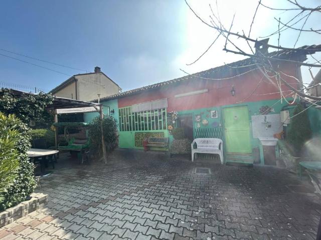 Villa Indipendente in vendita a Piemonte, Asti