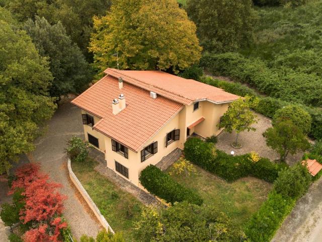 Villa Indipendente in vendita a Casperia, Lazio