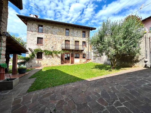 Villa Indipendente in vendita a Cassacco, Friuli-Venezia Giulia