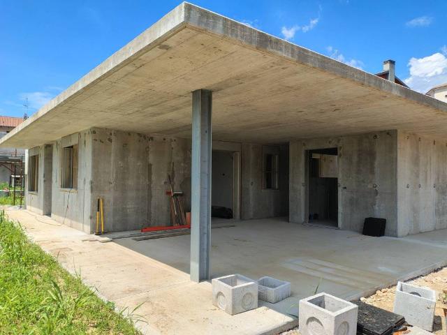 Villa Indipendente in vendita a Cassacco, Friuli-Venezia Giulia