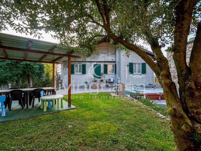 Villa Indipendente in vendita a Zizzanorre, Cassago Brianza