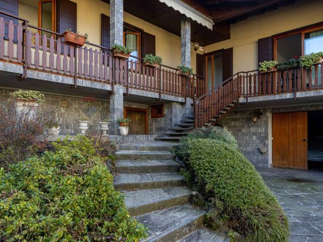 Villa Indipendente in vendita a Zizzanorre, Cassago Brianza