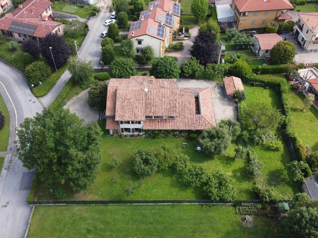 Villa Indipendente in vendita a Zizzanorre, Cassago Brianza