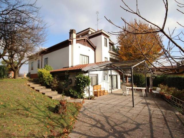 Villa Indipendente in vendita a Zizzanorre, Cassago Brianza