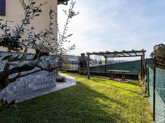 Villa Indipendente in vendita a Zizzanorre, Cassago Brianza